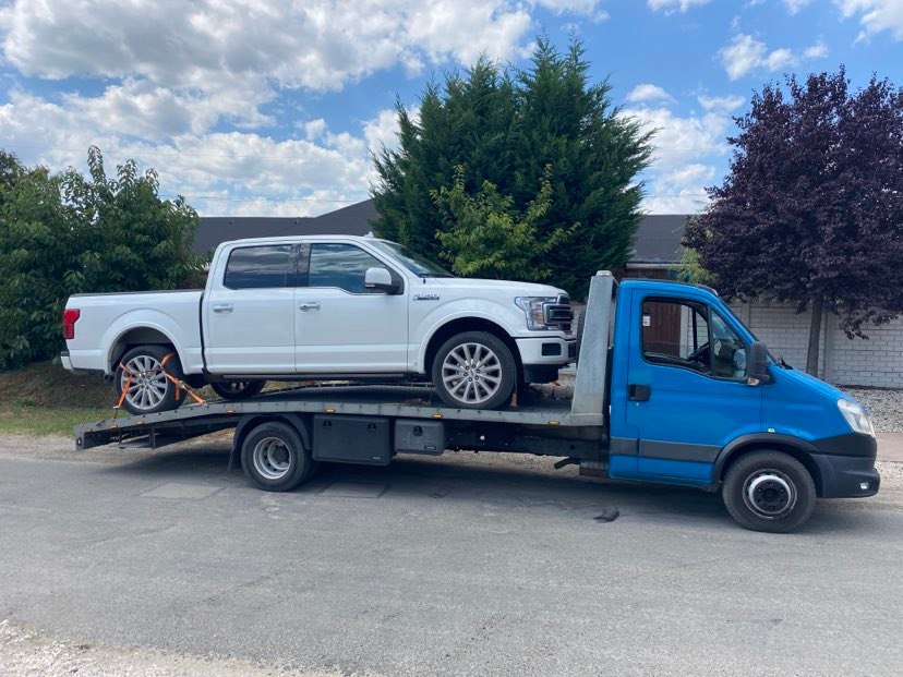 utópálya M0, M1, M2, M3, M4, M5, M6, M7. Autópályálon.