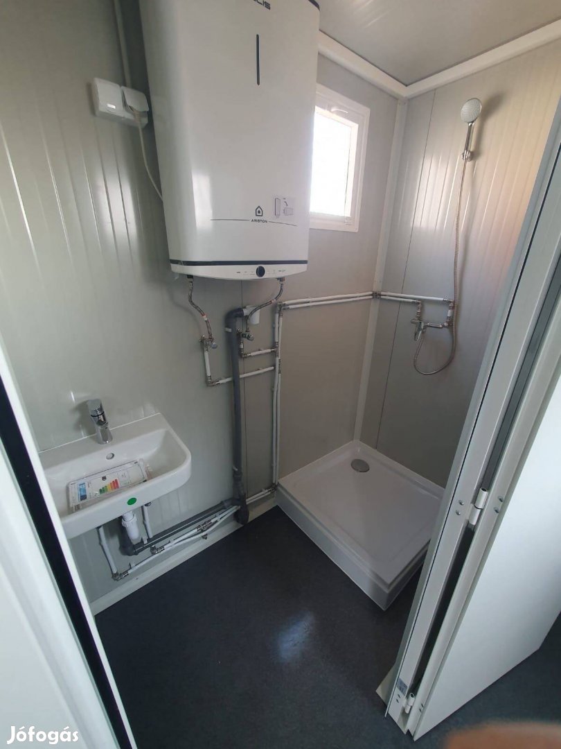 Fekete_feher_oltozo_kontener_20_labas_607292609146865