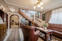 nyugodt utcájában ELADÓ egy 185 m2-es