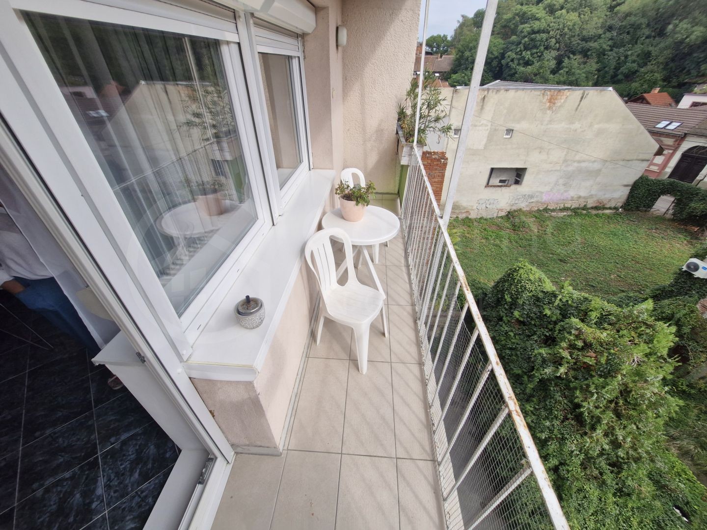 ÉBREDJEN AZ AVASI KILÁTÓ PANORÁMÁJÁVAL! ELADÓ NAPFÉNYES OTTHON VAGY IRODA A MEGGYESALJA UTCÁN!-1385297