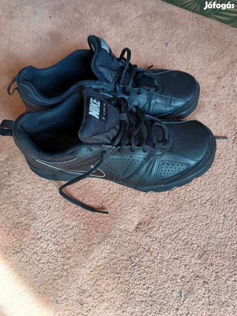 Elado_Nike_cipo_42_meret_748602636556462