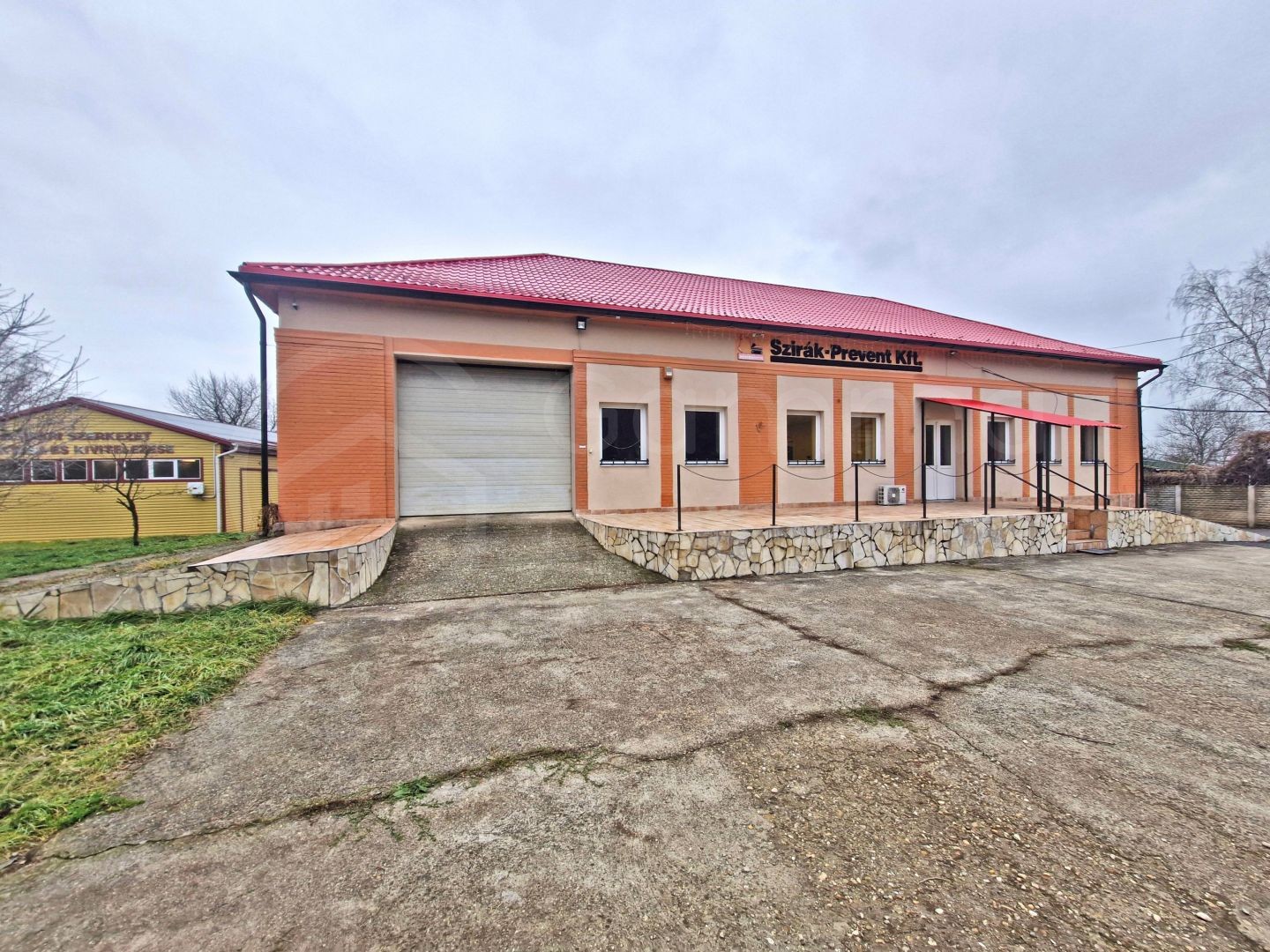 Eladó ipari ingatlan Kurityánban – saját üzemanyagkúttal és napelemmel!-1410151