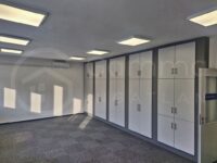 jól frekventált helyen