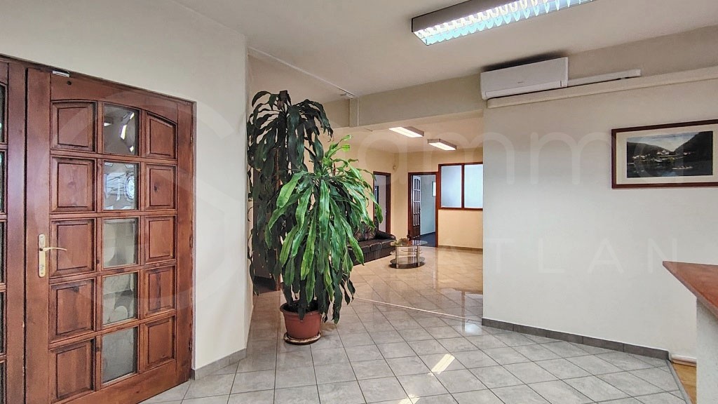 ELADÓ TELJES IRODASZINT MISKOLC BELVÁROSÁBAN – KIVÁLÓ ADOTTSÁGOK