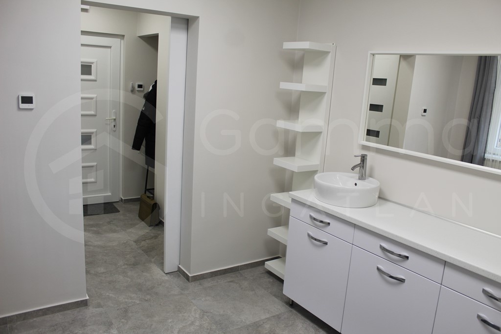 Miskolcon felújított 22 m2-es üzlet a Seslyemréten Eladó !-1431238