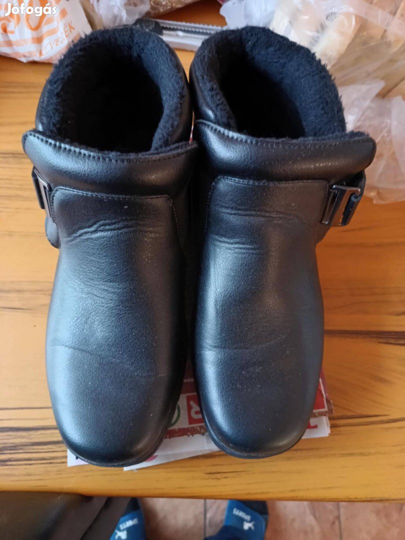 Elado_Vadonat_uj_ferfi_42_meret_848762748889376