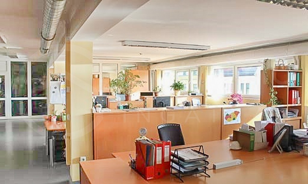 Búzatér szomszédságában irodaház kiadó!-1292941