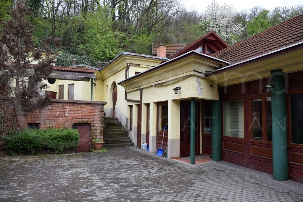 Miskolc belvárosában KIADÓ egy eltolt szintes