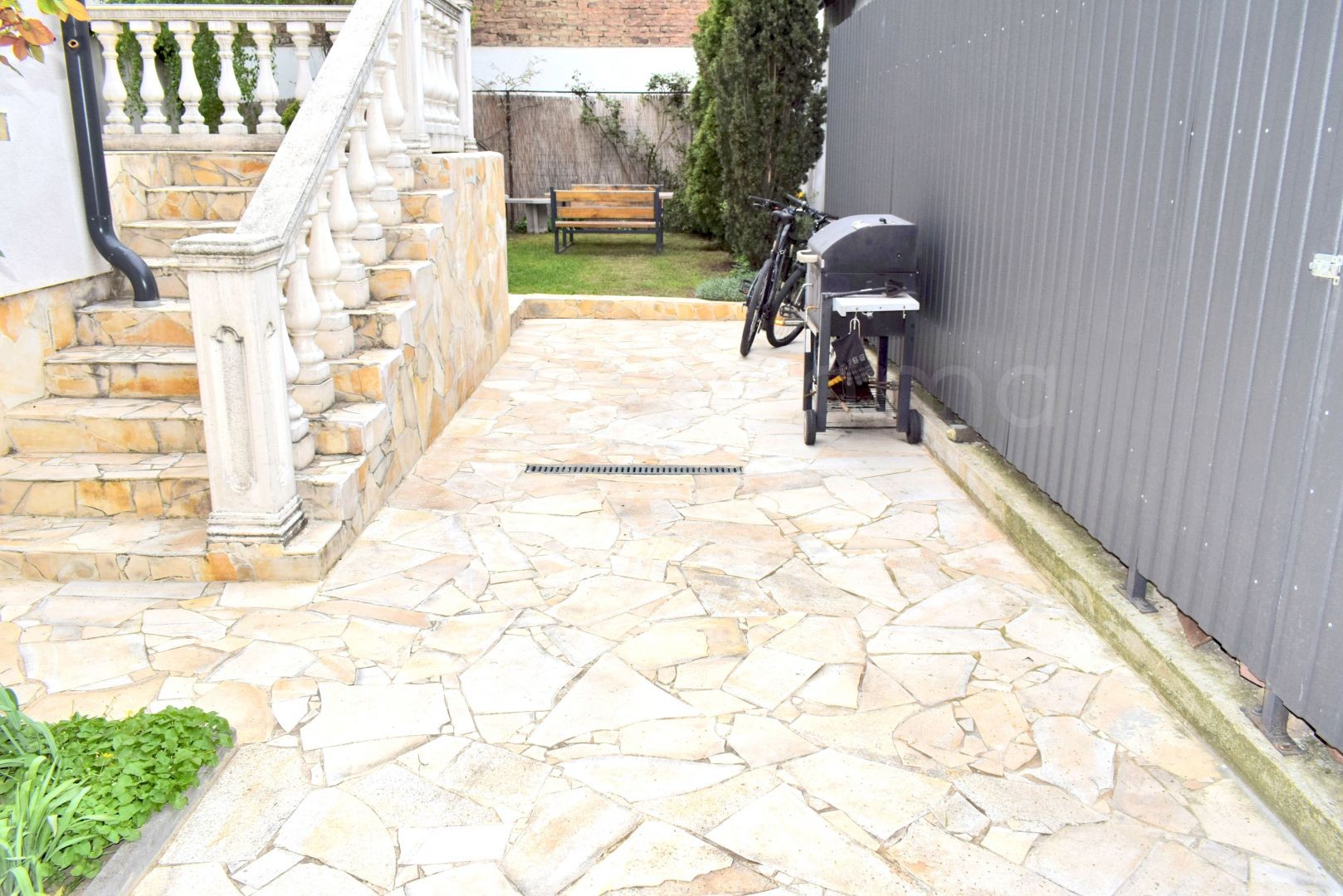 szuterén+földszint+tetőtér beépítéssel.-1338833