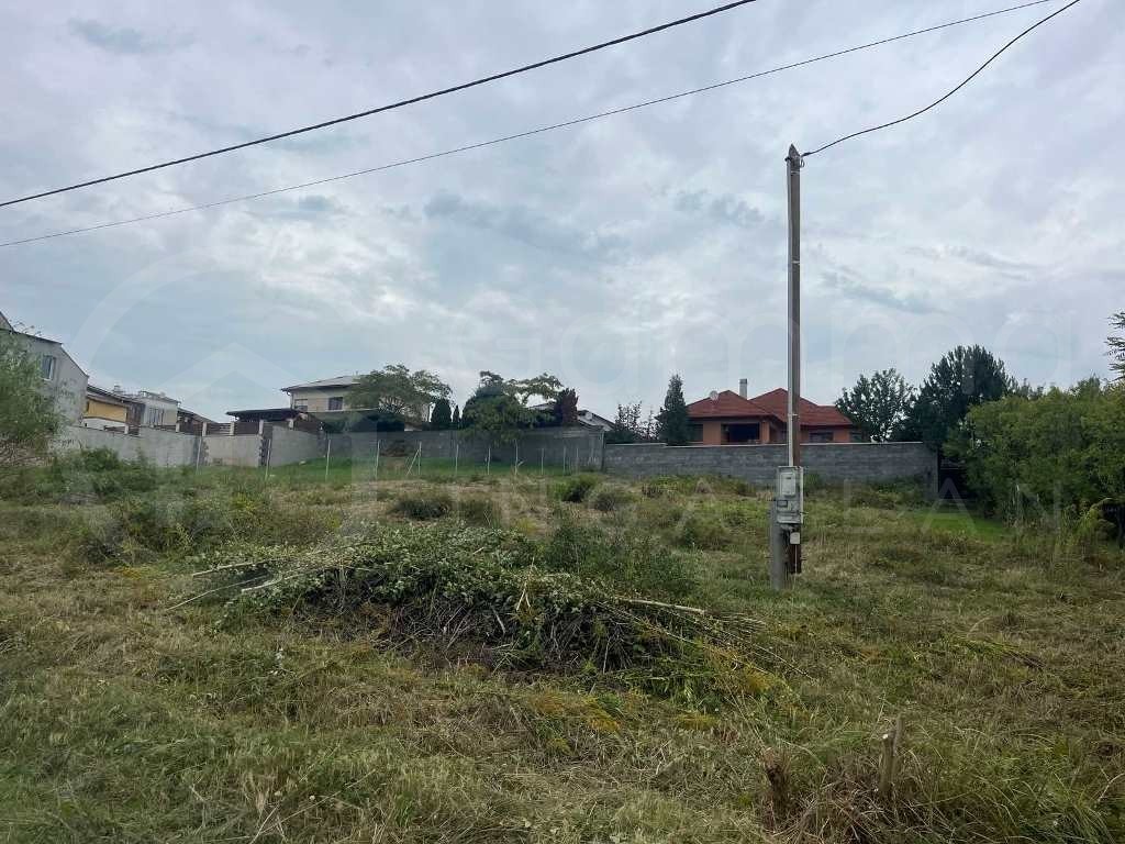 Eladó 788 m2 építési telek