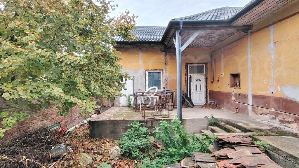 összközműves telken helyezkedik el.-1398946