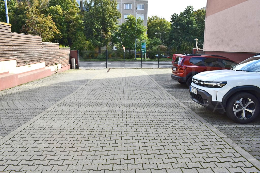 Eladó 421 nm-es térkövezett parkoló Miskolc
