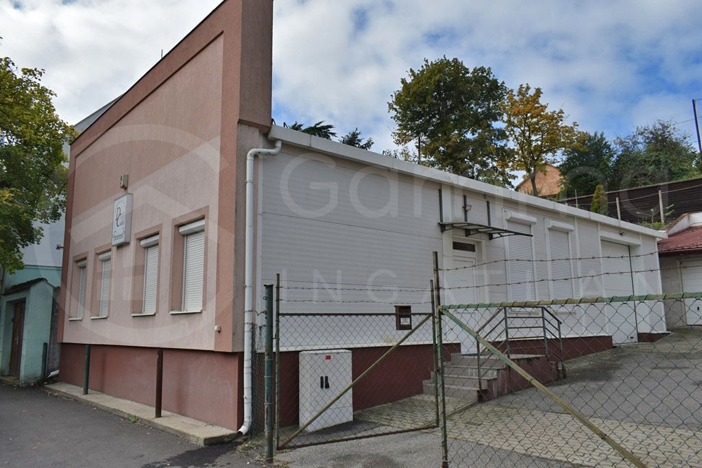 Miskolc - Szentpéteri kapuban eladó egy 681nm-es telken elhelyezkedő