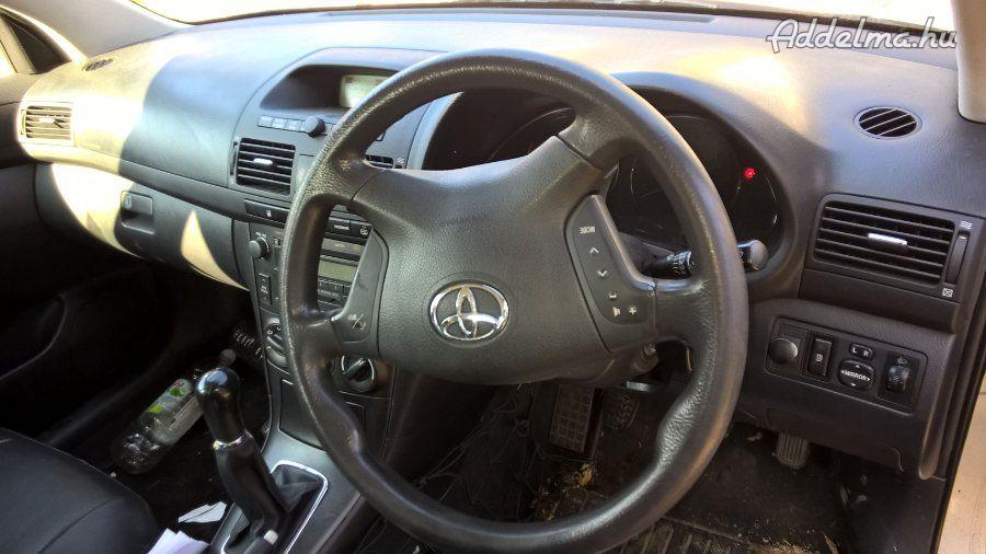 2005-jobb-kormanyos-toyota-avensis-5-ajtos-d4d-elado-alkatresznek_28061920_2