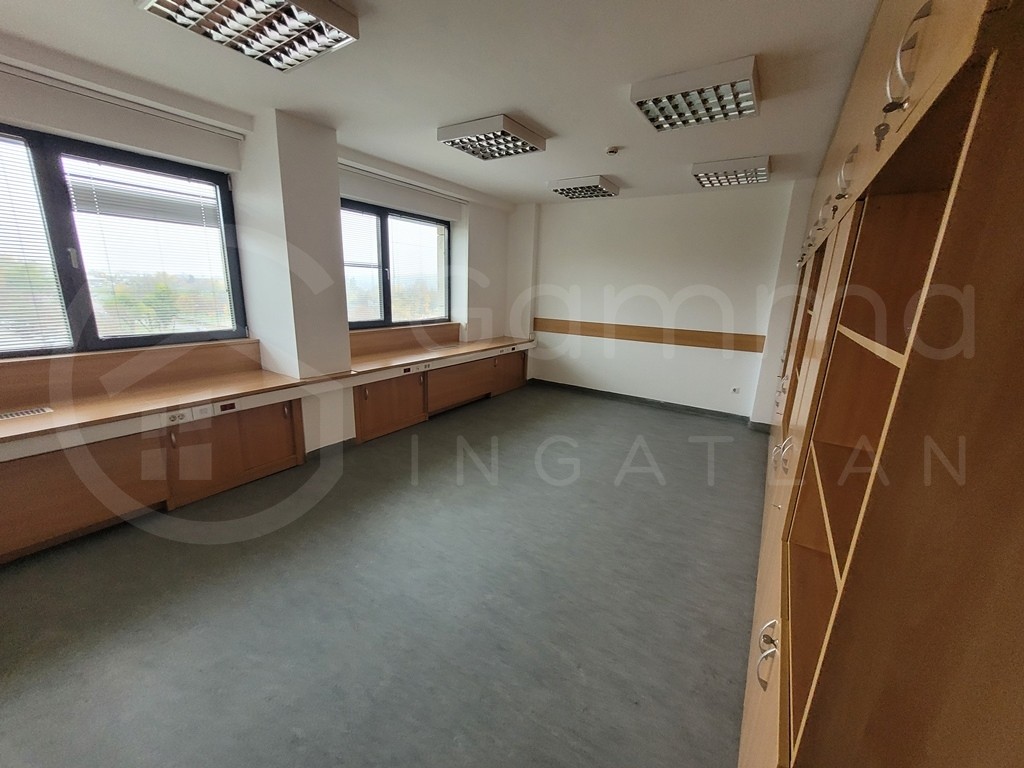 liftes irodaházában