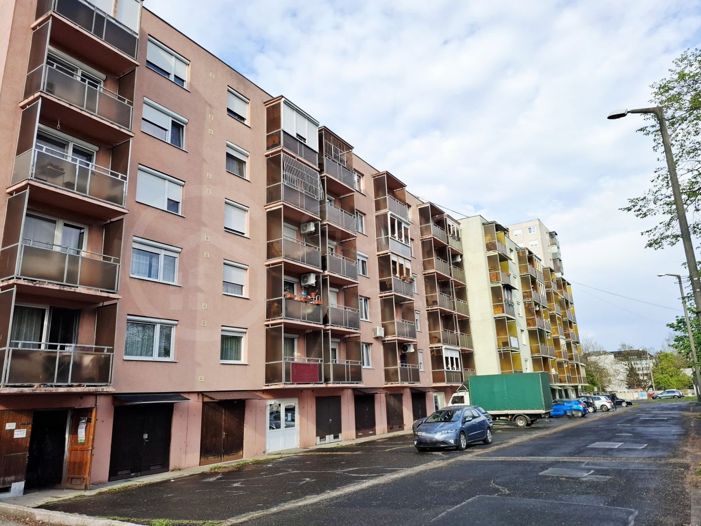 VOLOGDÁN FELÚJÍTOTT LAKÁS ELADÓ!-1447674