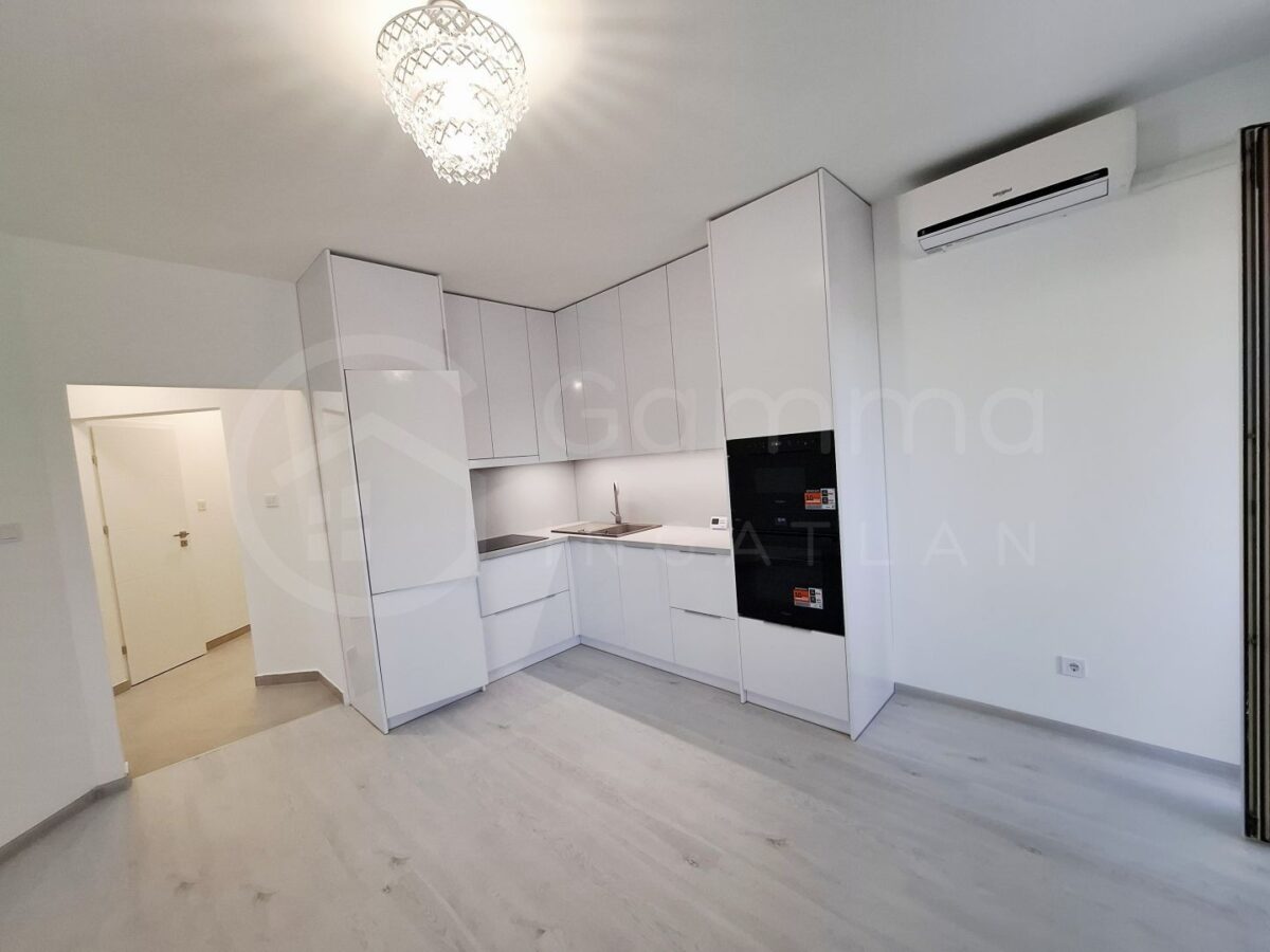 FEHÉR AKÁC LAKÓPARKBAN LAKÁS ELADÓ!-1450748