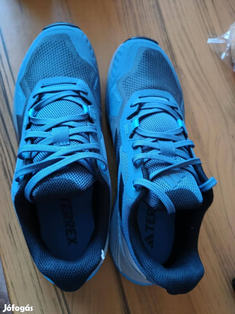 Elado_ferfi_cipo_kituno_ujszeru_allapotban_419582791978169