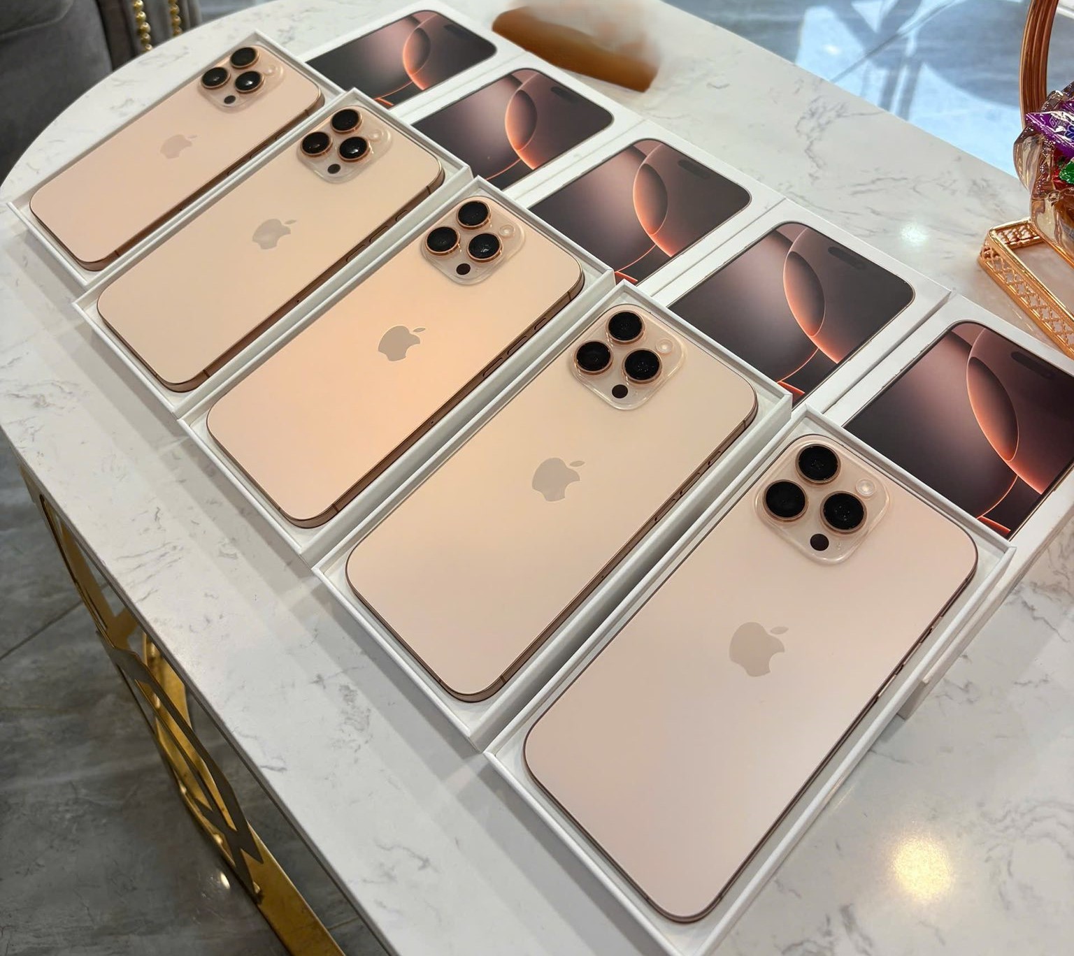 1iPhone (16)