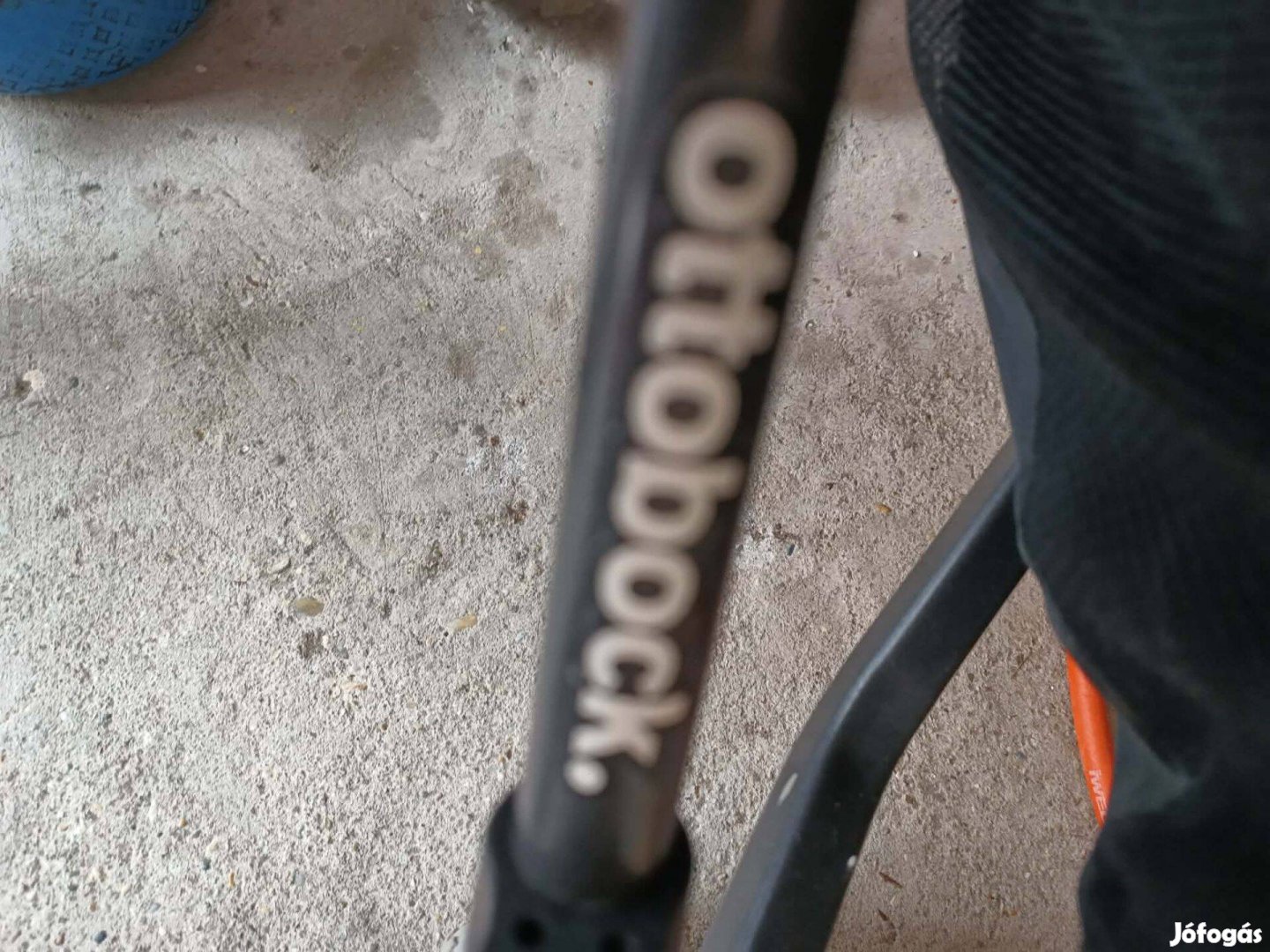 697505