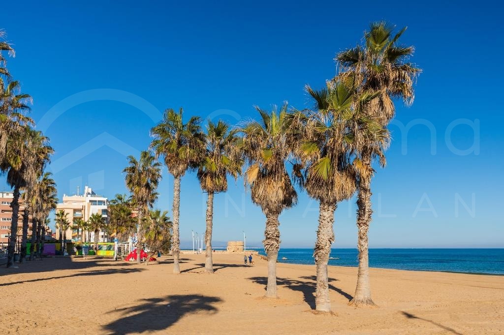 Tengerparti álom 50m-re a strandtól! Panorámás apartman Torreviejában – Teljes körű MAGYAR ügyintézéssel!-1463930