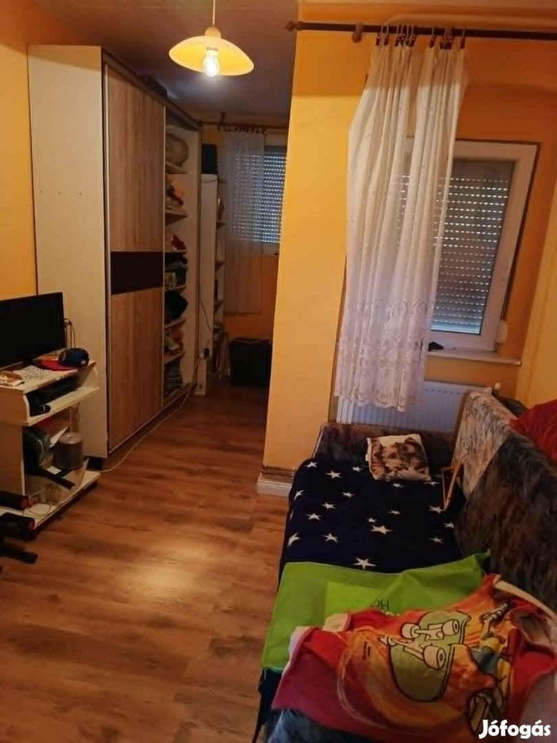 Elado_Komaromi_3_kulonnyilo_szobas_haz_905002835887263