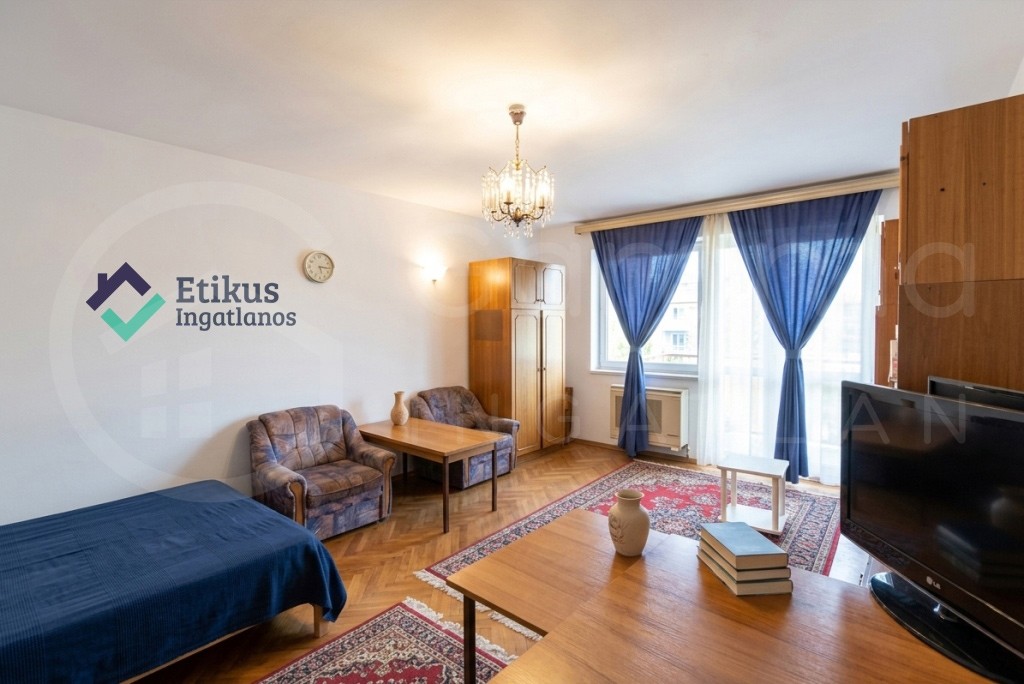 Bulgárföldön  tégla építésű társasház 2. emelletén